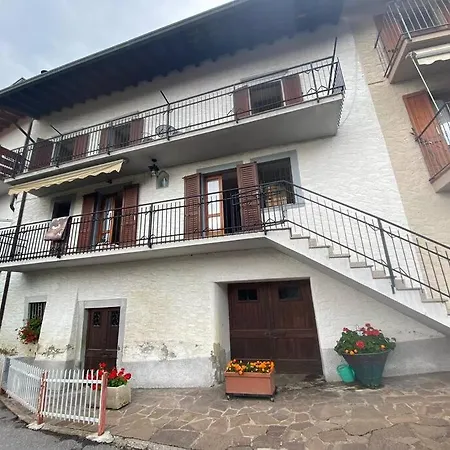 Casa Vacanze Il Pettirosso. Pisogne Exterior foto